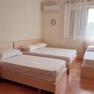 guest-house-zadeja.albaniahotels.org/