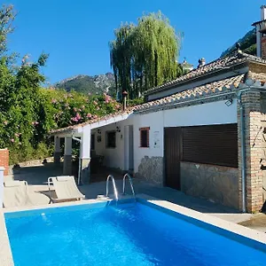 https://la-fuente-de-el-nacimiento.es-andalucia.com