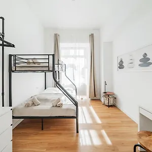 modern-central-city-rooms.vienna-besthotels.com/